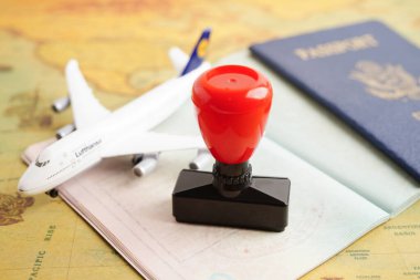 Bangkok, Tayland 15 Mayıs 2022 Visa ve ülke havaalanındaki göçmenlik belgesi. 