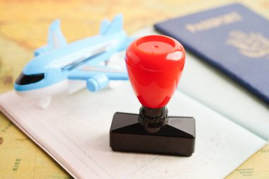 Bangkok, Tayland 15 Mayıs 2022 Visa ve ülke havaalanındaki göçmenlik belgesi. 