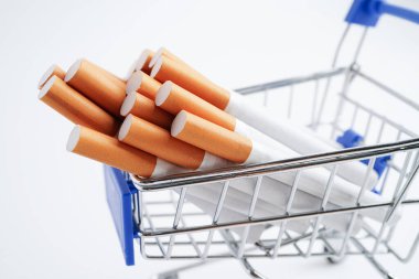 Sigara alışveriş arabasında, maliyet, ticaret, pazarlama ve üretim, sigara konsepti yok.