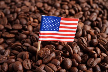 Amerikan bayrağı kahve çekirdeklerinde, çevrimiçi gıda ihracatı veya ithalatı için alışveriş.