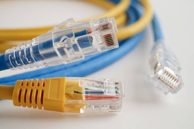 İnternet servis sağlayıcısına bağlanmak için ethernet kablosu.