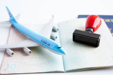 Bangkok, Tayland 15 Mayıs 2022 Visa ve ülke havaalanındaki göçmenlik belgesi.