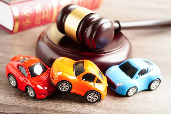 Bangkok, Tayland 15 Mart 2023 Araba kazası davası ve sigorta,.