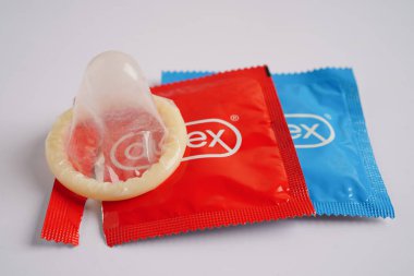 Bangkok, Tayland 15 Mayıs 2023 Enfeksiyonu, güvenli seks ve doğum kontrolü için prezervatif.