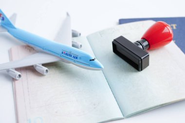 Bangkok, Tayland 15 Mayıs 2022 Visa ve ülke havaalanındaki göçmenlik belgesi. 