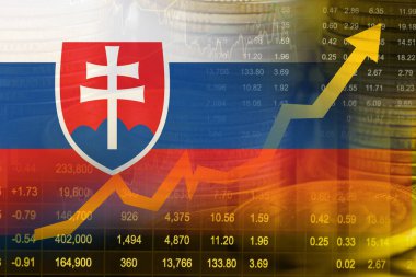 Borsa finansmanı, ekonomi eğilimi dijital teknolojisi olan Slovakya bayrağı ve haritası.