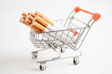 Sigara alışveriş arabasında, maliyet, ticaret, pazarlama ve üretim, sigara konsepti yok.