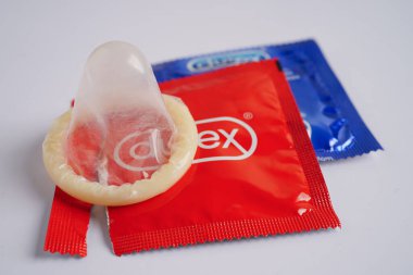 Bangkok, Tayland 15 Mayıs 2023 Enfeksiyonu, güvenli seks ve doğum kontrolü için prezervatif.