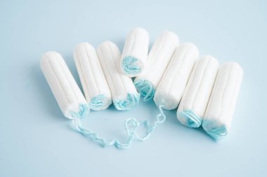 Kadınların hijyen dönemi korunması için pamuk tamponlar.. 