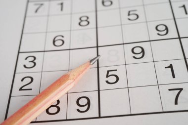 Sudoku bulmacası, yaşlı hastada Alzheimer hastalığının gelişmesi için beyni genç tutmak adına oynanacak bir oyun..