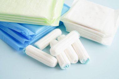 Kadınların hijyen dönemi korunması için pamuk tamponlar.. 