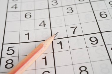 Sudoku bulmacası, yaşlı hastada Alzheimer hastalığının gelişmesi için beyni genç tutmak adına oynanacak bir oyun..