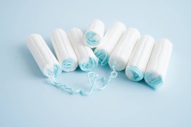 Kadınların hijyen dönemi korunması için pamuk tamponlar.. 