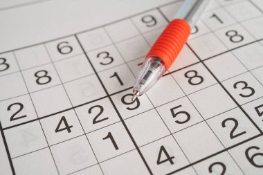 Sudoku bulmacası, yaşlı hastada Alzheimer hastalığının gelişmesi için beyni genç tutmak adına oynanacak bir oyun..