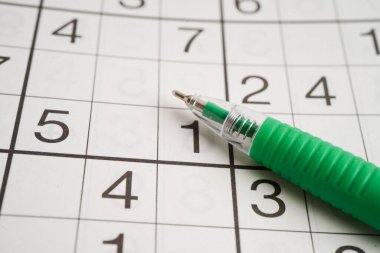 Sudoku bulmacası, yaşlı hastada Alzheimer hastalığının gelişmesi için beyni genç tutmak adına oynanacak bir oyun..