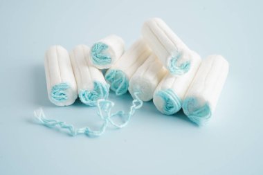 Kadınların hijyen dönemi korunması için pamuk tamponlar..