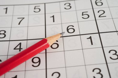 Sudoku bulmacası, yaşlı hastada Alzheimer hastalığının gelişmesi için beyni genç tutmak adına oynanacak bir oyun..