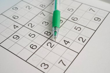 Sudoku bulmacası, yaşlı hastada Alzheimer hastalığının gelişmesi için beyni genç tutmak adına oynanacak bir oyun..