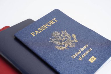 Amerikan pasaportu beyaz arka planda izole edildi, Amerika Birleşik Devletleri vatandaşı. 