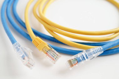 İnternet servis sağlayıcısına bağlanmak için ethernet kablosu.
