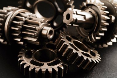 Metal dişli tekerlek motor araba ve bisiklet, mekanik endüstrisi konsepti. 