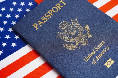 Amerikan pasaportu beyaz arka planda izole edildi, Amerika Birleşik Devletleri vatandaşı. 