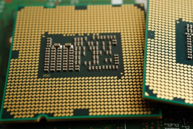 Not defteri, elektronik, bilgisayar donanımı ve teknolojisinin devre ana paneli onarılıyor ve güncelleniyor.