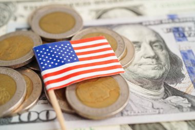 Para ve banknot üzerindeki ABD bayrağı, ticari yatırım yatırım para birimi finansmanı.