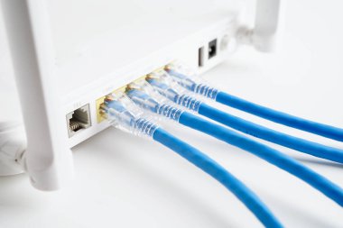 İnternet servis sağlayıcısına bağlı ethernet kablosu.