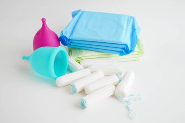 Kadın adet döngüsü koruması için hijyenik temizlik ayarlandı.