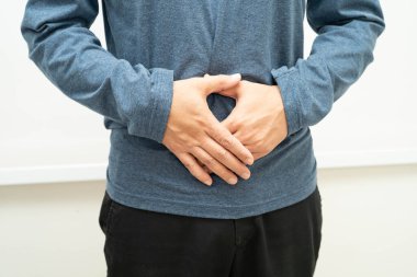 Fıtık, Asyalı erkek mide ağrısı, karın ağrısı ve üroloji problemi..