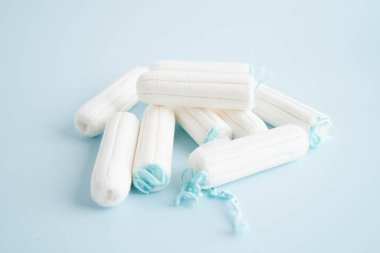 Kadınların hijyen dönemi korunması için pamuk tamponlar..