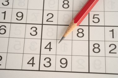 Sudoku bulmacası, yaşlı hastada Alzheimer hastalığının gelişmesi için beyni genç tutmak adına oynanacak bir oyun..