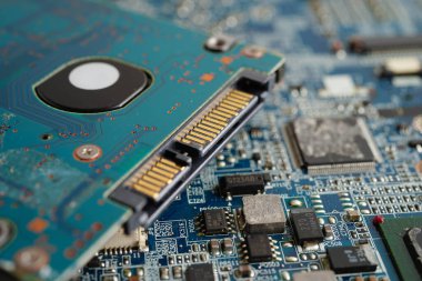 Not defteri, elektronik, bilgisayar donanımı ve teknolojisinin devre ana paneli onarılıyor ve güncelleniyor.