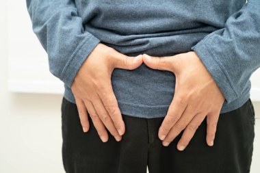 Fıtık, Asyalı erkek mide ağrısı, karın ağrısı ve üroloji problemi..