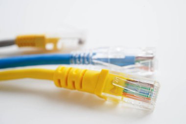 İnternet servis sağlayıcısına bağlanmak için ethernet kablosu.