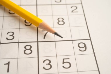 Sudoku bulmacası, yaşlı hastada Alzheimer hastalığının gelişmesi için beyni genç tutmak adına oynanacak bir oyun..