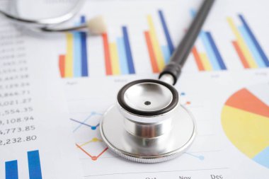 Çizelge üzerinde steteskop veya grafik kağıdı, Finansal, hesap, istatistik ve iş verileri tıbbi sağlığı.