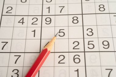 Sudoku bulmacası, yaşlı hastada Alzheimer hastalığının gelişmesi için beyni genç tutmak adına oynanacak bir oyun..