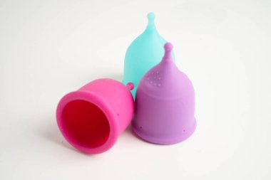 Kadınların hijyen dönemi korunması için regl bardağı.