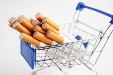 Sigara alışveriş arabasında, maliyet, ticaret, pazarlama ve üretim, sigara konsepti yok.