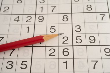 Sudoku bulmacası, yaşlı hastada Alzheimer hastalığının gelişmesi için beyni genç tutmak adına oynanacak bir oyun..