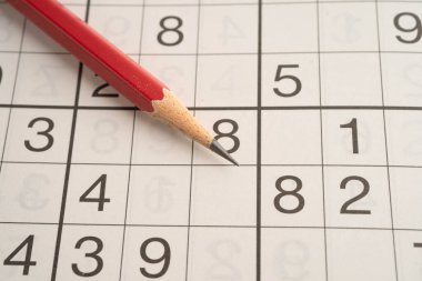 Sudoku bulmacası, yaşlı hastada Alzheimer hastalığının gelişmesi için beyni genç tutmak adına oynanacak bir oyun..