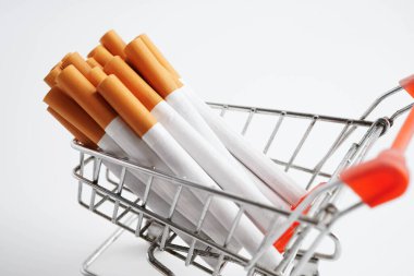 Sigara alışveriş arabasında, maliyet, ticaret, pazarlama ve üretim, sigara konsepti yok.