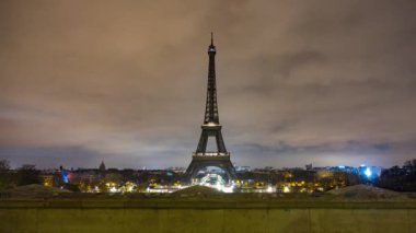 Eyfel Kulesi 'nden Sunset ve Geceçöküşü