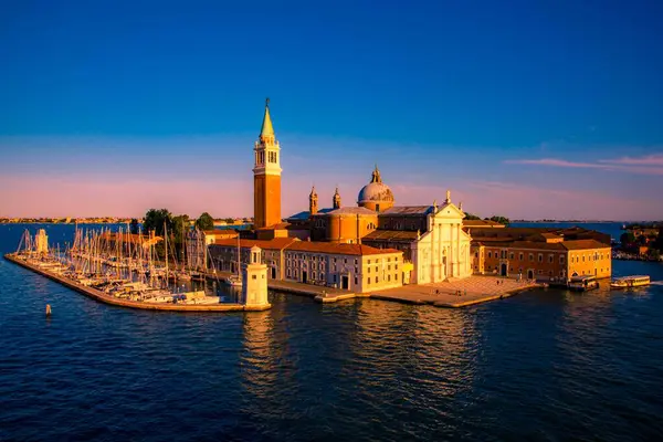 Venedik, İtalya, 23. 2018. Akşam Venedik Kanalı 'nın havadan görüntüsü.