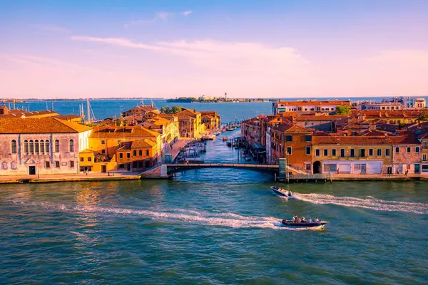 Venedik manzaralı tekne, İtalya