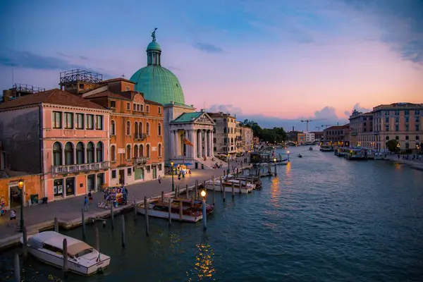 Güzel gün batımı manzarası Venedik