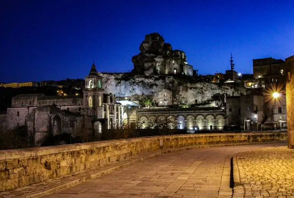 Eski şehrin gece manzarası.