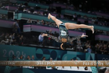 PARIS, FRANCE-Temmuz 28: Amerika Birleşik Devletleri takımından Sunisa Lee 28 Temmuz 'da Bercy Arena' da düzenlenen Olimpiyat Oyunları 'nın 2024 Olimpiyat Oyunları' nda bayanlar denge kirişinde yarışıyor.